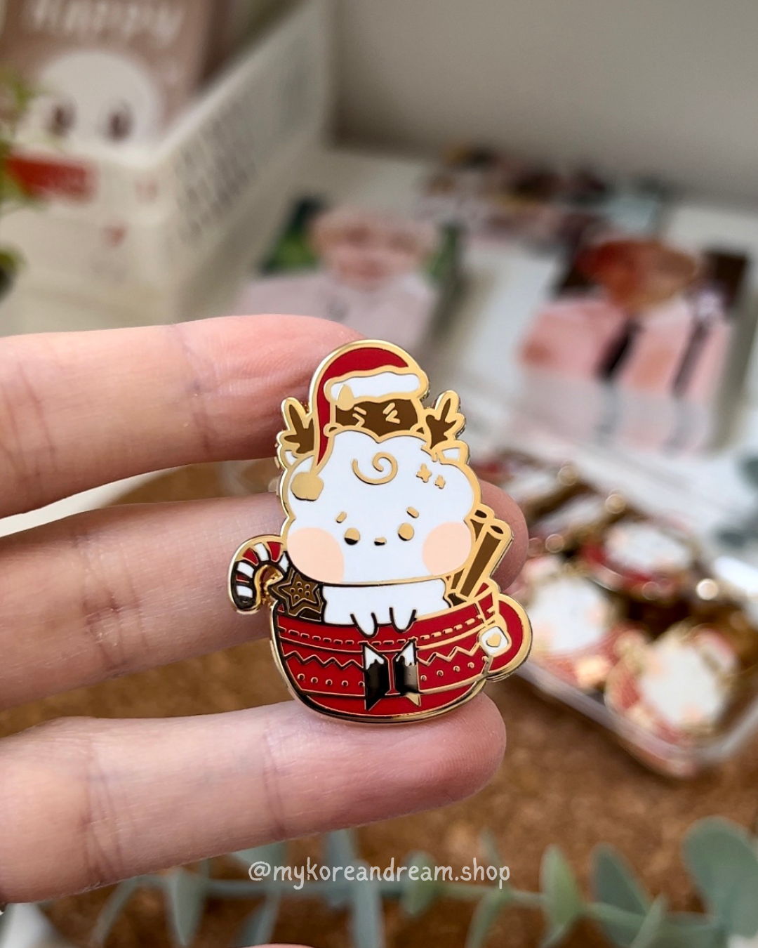 BT21 Christmas Pin