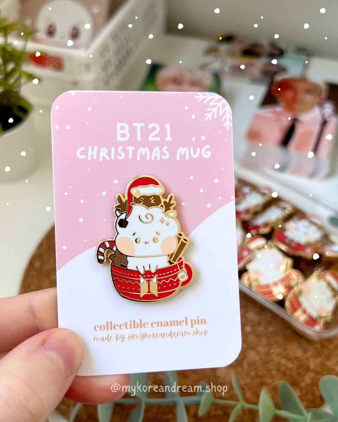 BT21 Christmas Pin