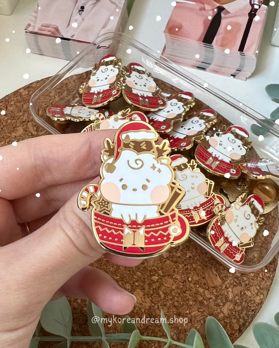 BT21 Christmas Pin