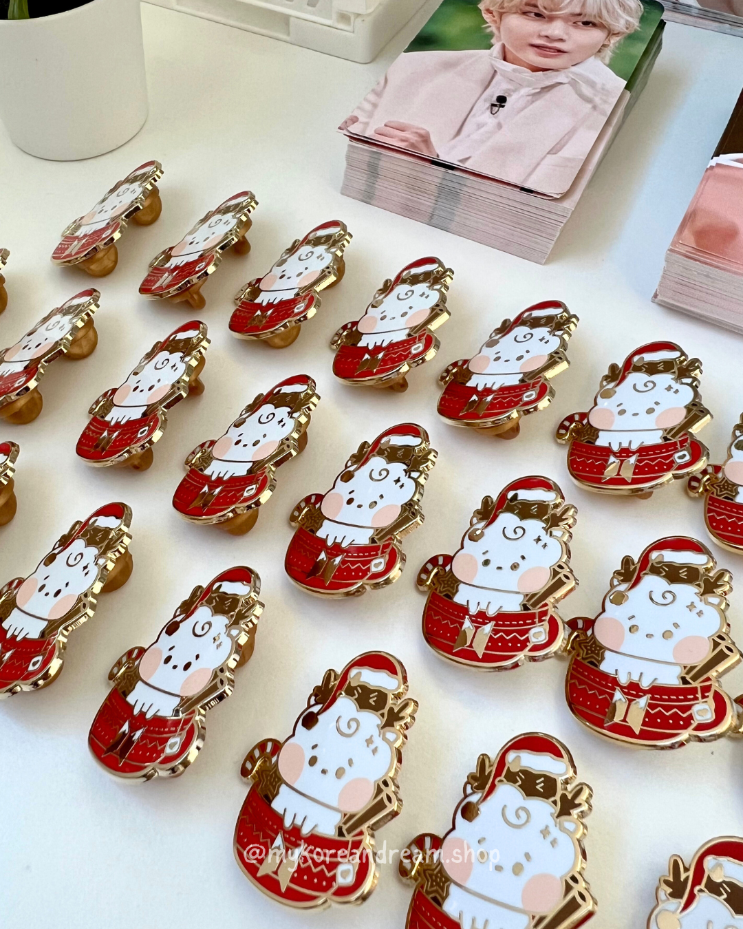 BT21 Christmas Pin