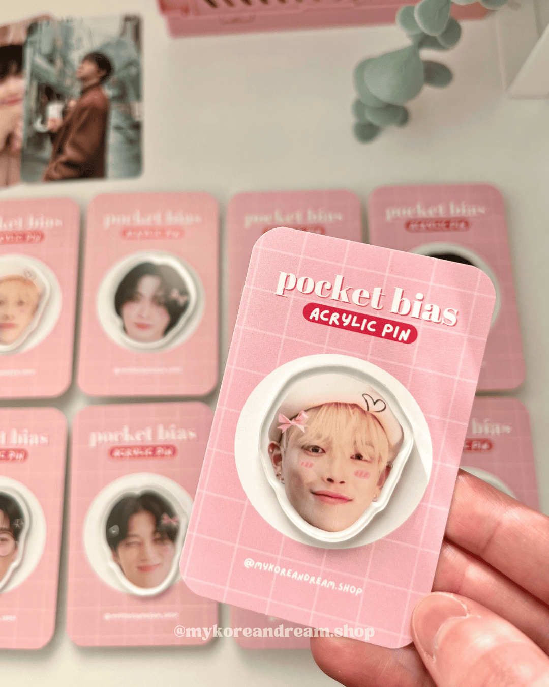 Pin’s K-pop Ateez Hongjoong, design doux et girly
