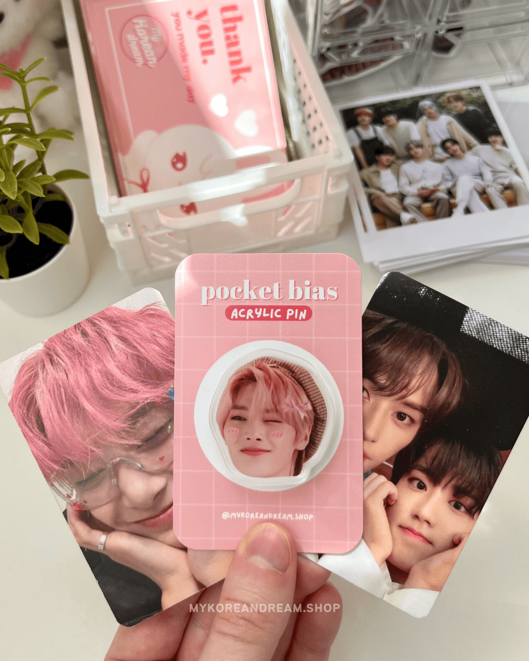 Pin's SKZ IN dans un style girly