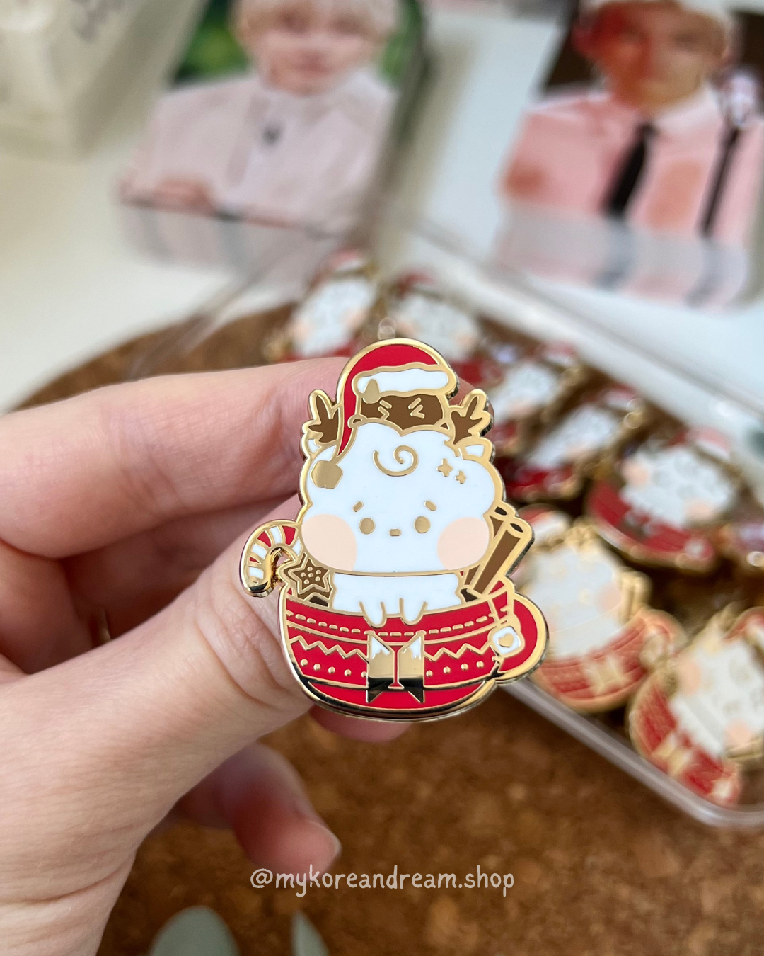 BT21 Christmas Pin's