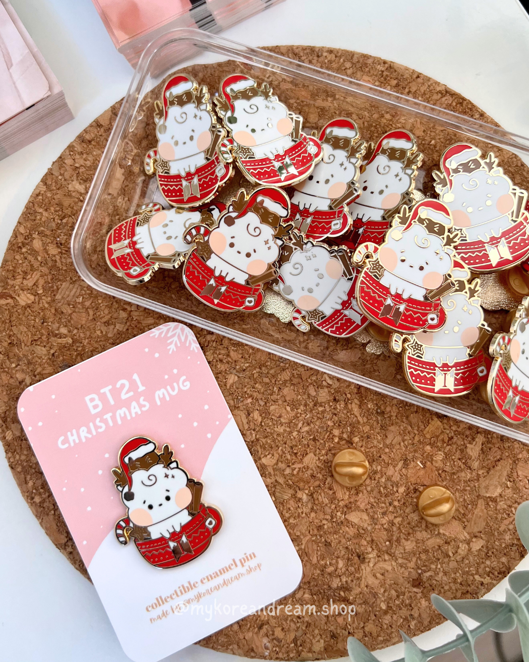 BT21 Christmas Pin's