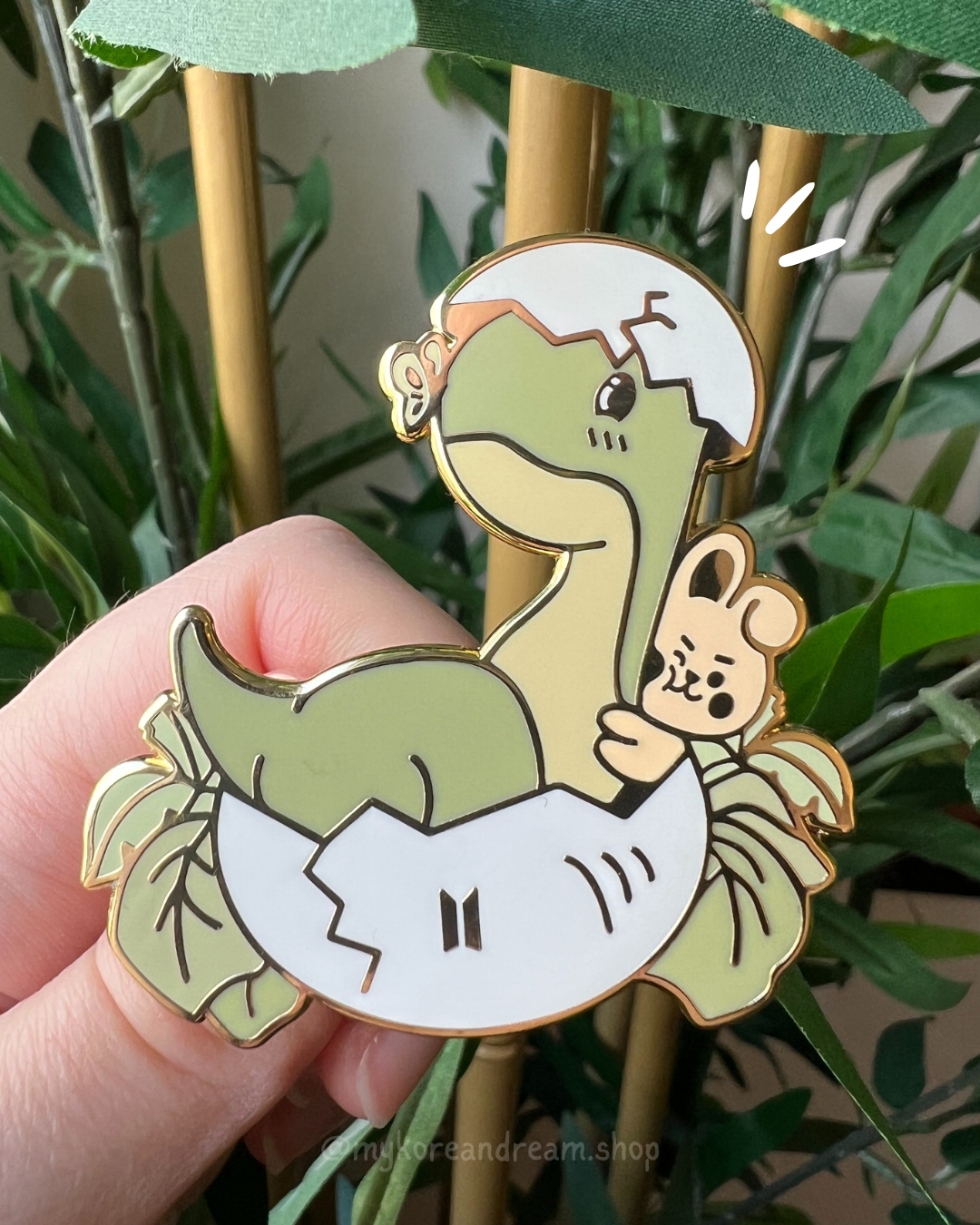 Cooky's brachiosaurus (BT21) Pin's