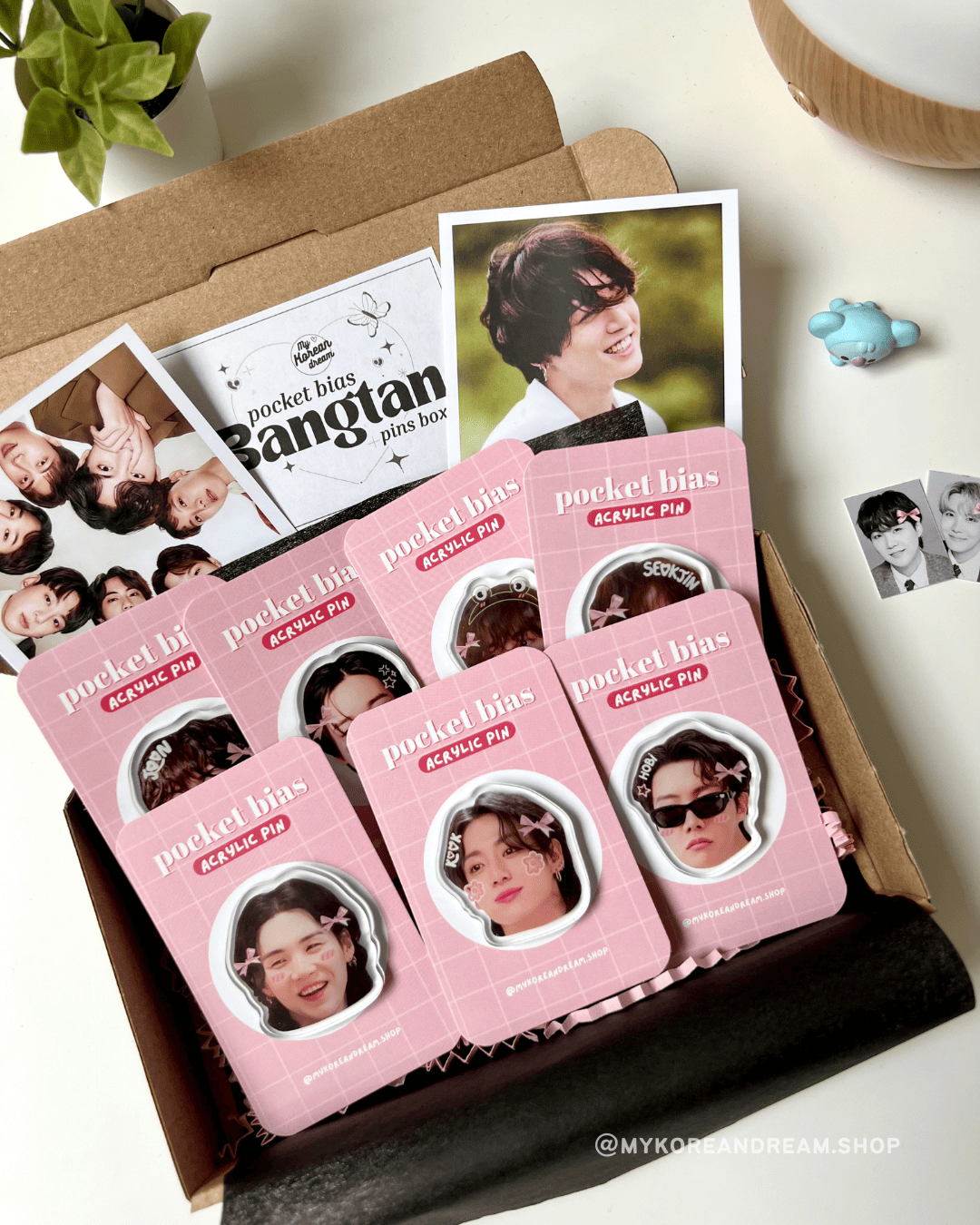 Ensemble de pin’s BTS mini format, style adorable