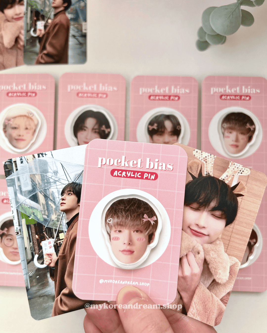 Pin’s K-pop Ateez Mingi, design doux et girly