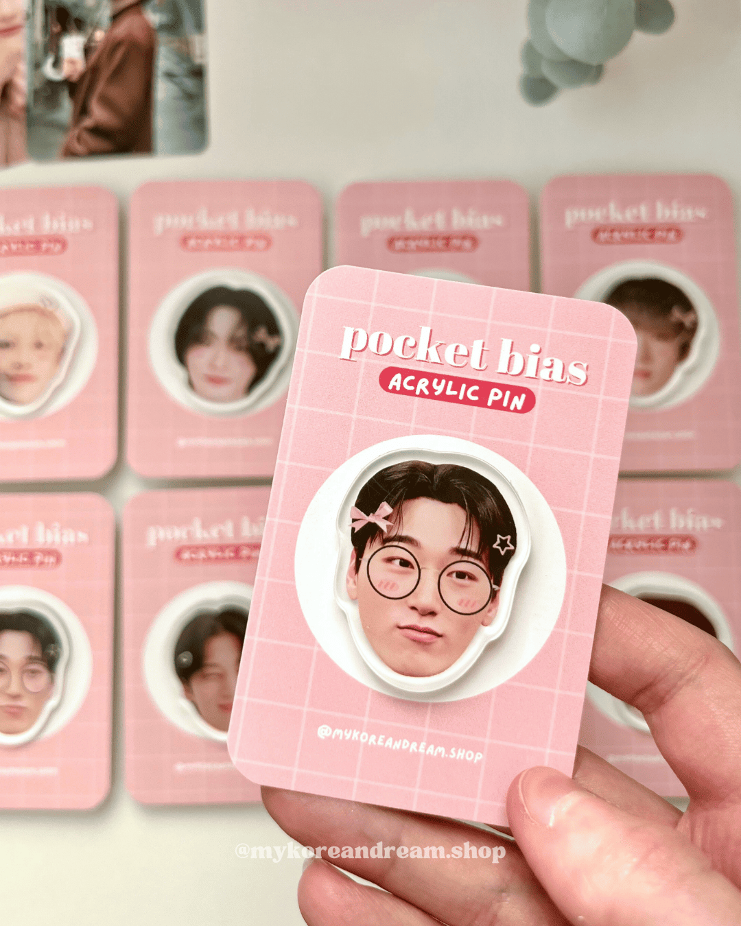 Pin’s K-pop Ateez San, design doux et girly