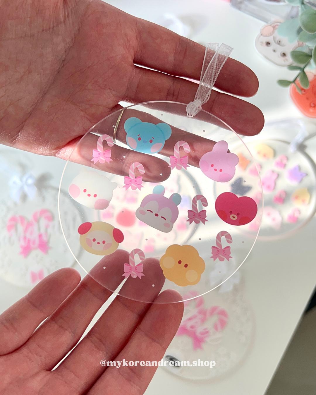 Boule de noël BT21 en acrylique, idéal pour les fans de BTS