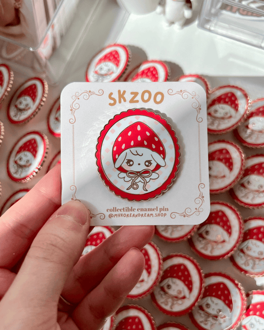 Pin’s Leebit fraise Stray Kids SKZOO kawaii